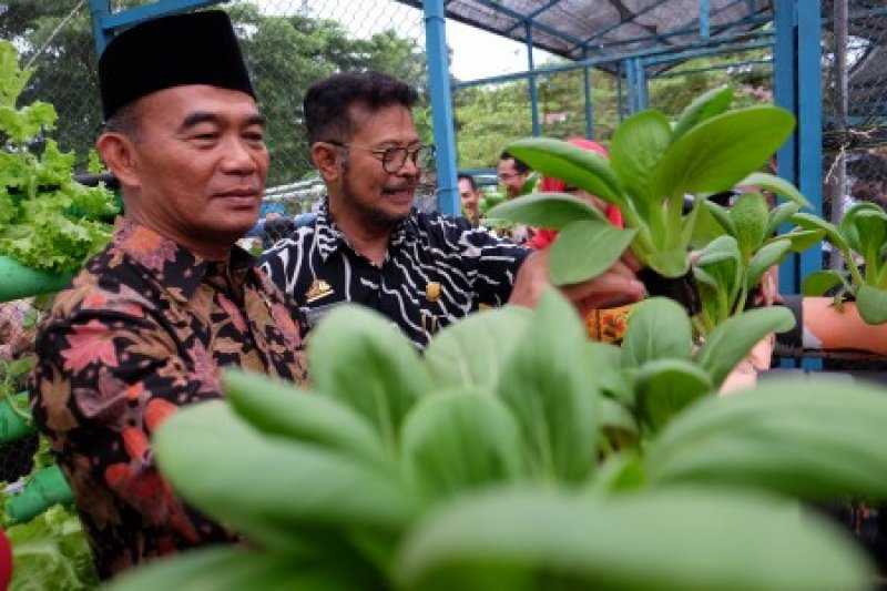 Resmikan Pembangunan Sekolah