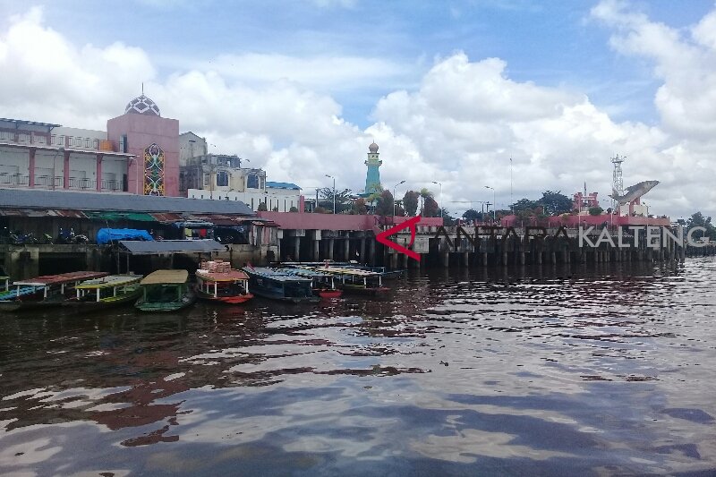 Tepian Sungai Mentaya Kota Sampit
