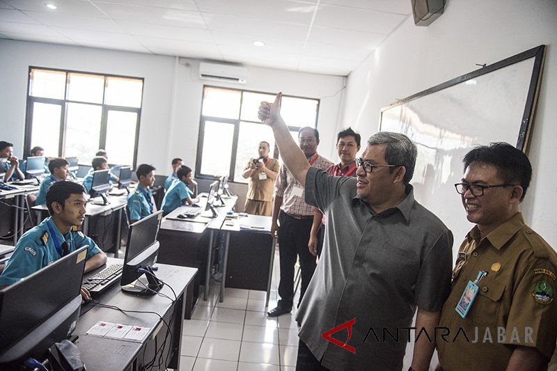 Di Cirebon anak yatim bisa sekolah gratis