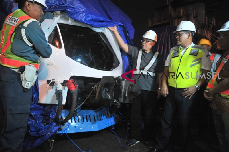 Dirjen Perkeretaapian tinjau kereta LRT