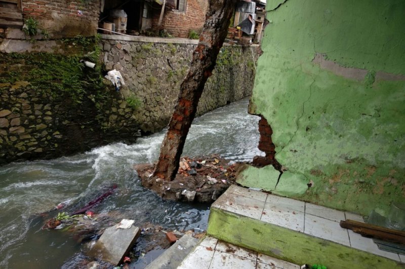 Satu rumah jebol akibat banjir Citepus Bandung