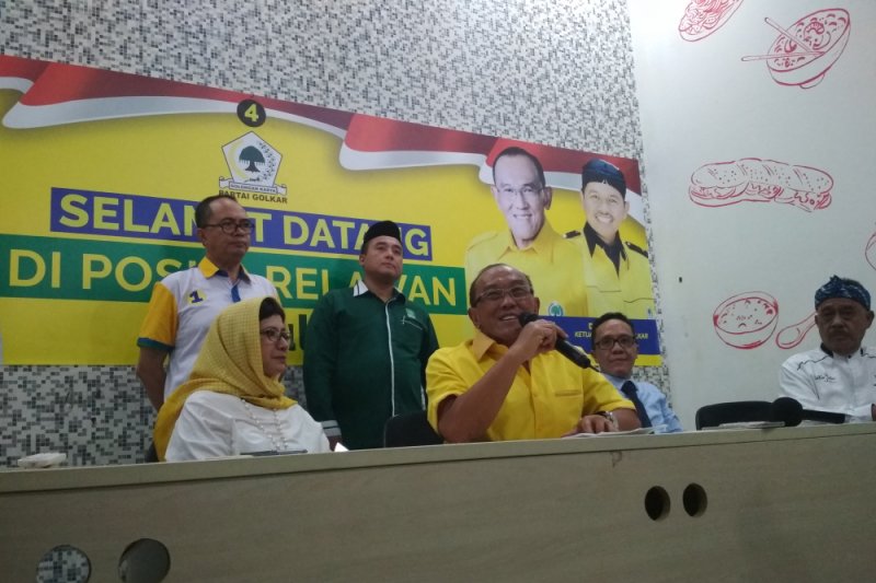 Aburizal Bakrie kunjungi posko pemenangan Nurul Arifin