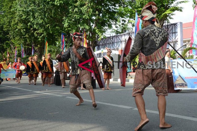 Karnaval Budaya HUT Sulawesi Tengah