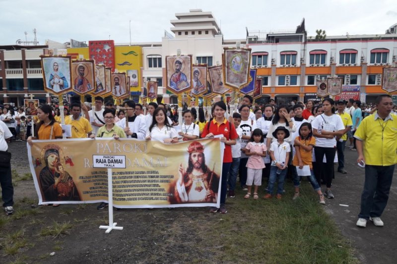 Prosesi pembukaan Yubileum 150 tahun di Kevikepan Manado