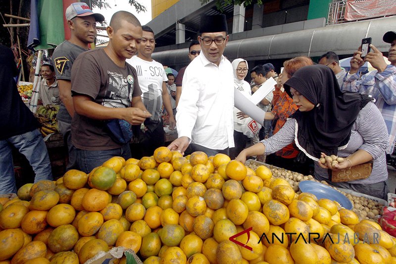 Ridwan Kamil Kunjungi Pedagang Pasar
