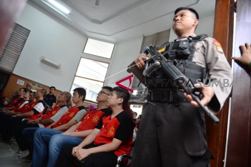 SIDANG VONIS SATU TON SABU-SABU