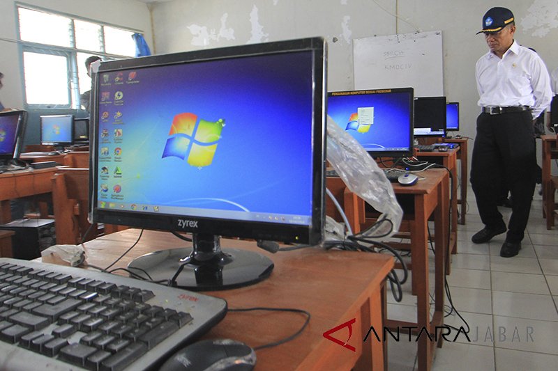 Sekolah di Cirebon UNBK pakai modem