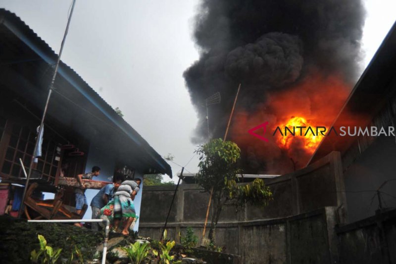 WARGA HINDARI KEBAKARAN