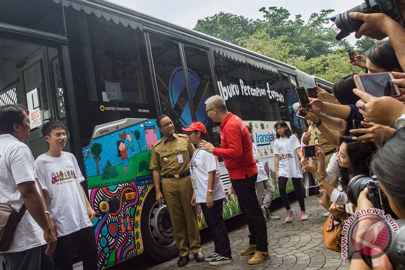 Peluncuran bus mural karya ABK