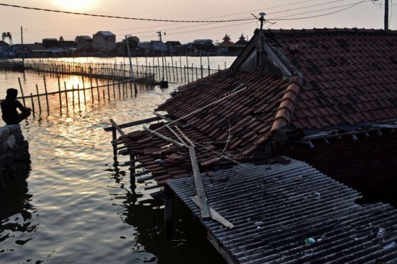 Warga Beraktivitas di Kawasan Permukiman dilanda Rop