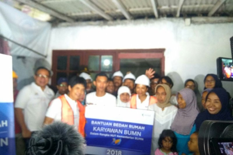 Rini Soemarno Bedah Rumah Pegawai Kementerian Bumn Antara News