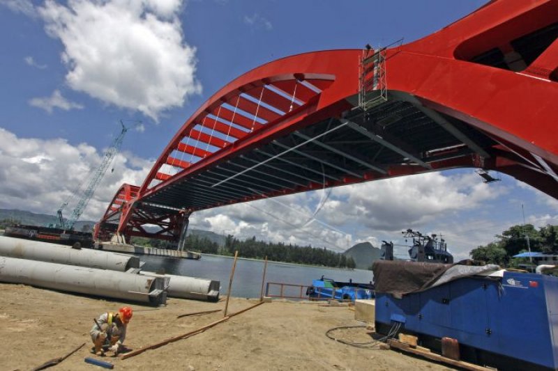 Pembangunan jembatan Holtekam