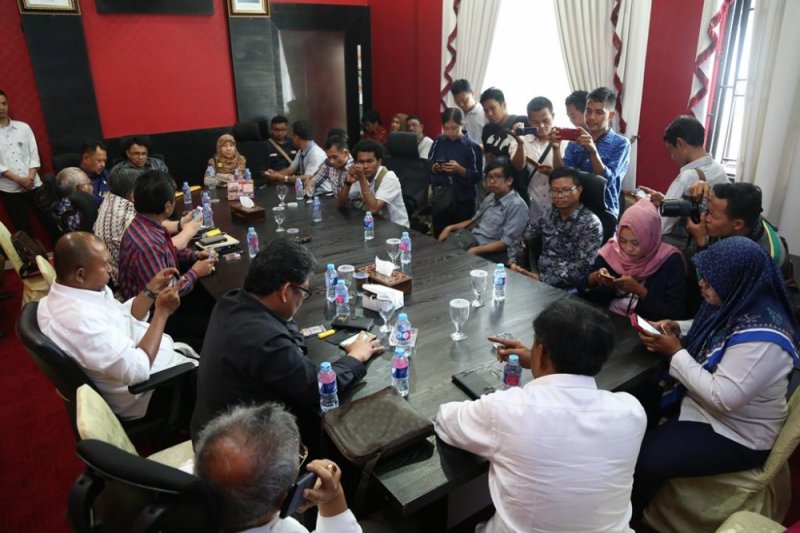 Konferensi Pers Pilwagub Kepri