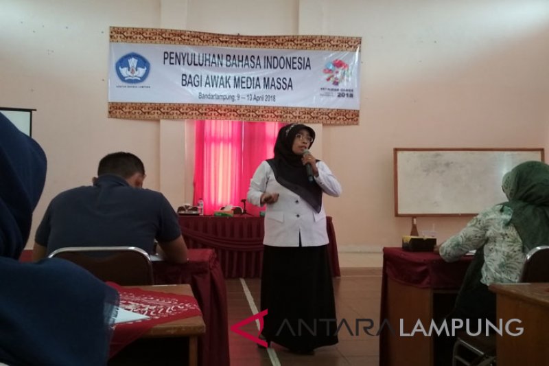 Kantor bahasa berikan penyuluhan kepada jurnalis