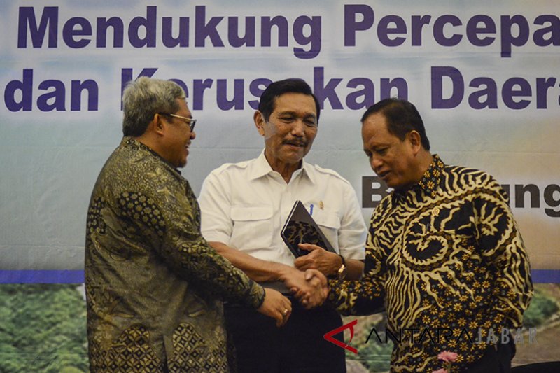 Menko Luhut: Diusulkan relokasi perusahaan sepanjang DAS Citarum