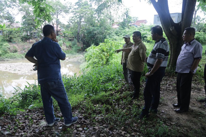 Peninjauan Lapangan Normalisasi Saluran Air Batam