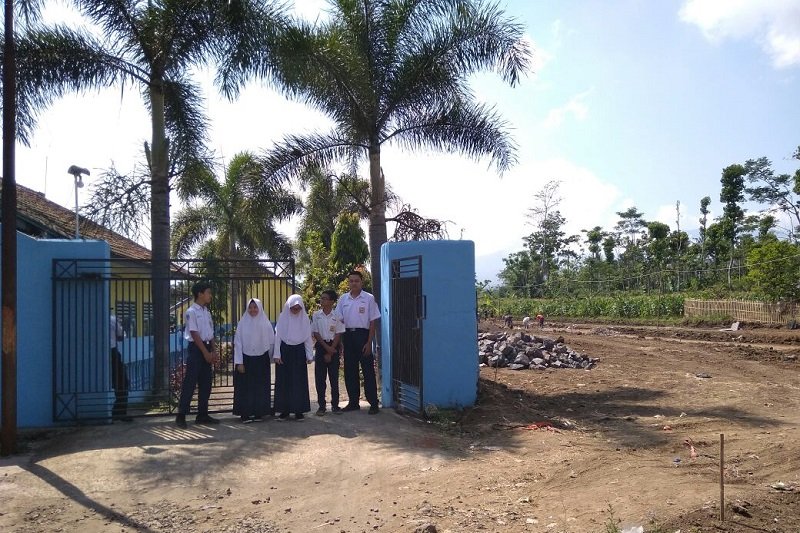 Pembangunan perumahan ganggu kegiatan sekolah di Garut