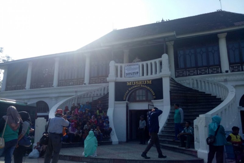 Wisatawan kecewa karena Museum Sultan Mahmud Badaruddin II  tutup