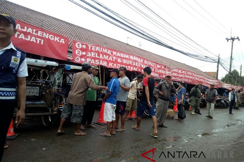 Warga Majalengka tunggu kedatangan Presiden