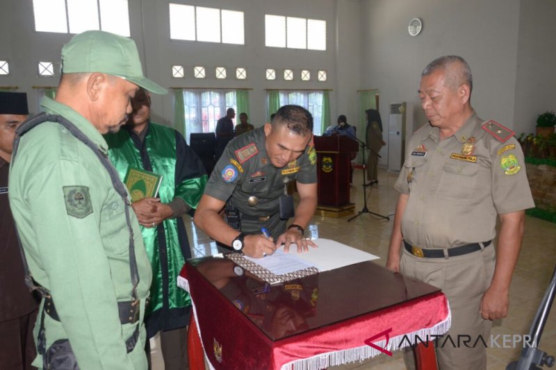 Wabup Nizar lantik Satlinmas Kabupaten Lingga