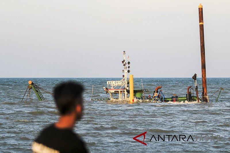 Basarnas Bandung siaga bahaya gelombang Laut Jawa