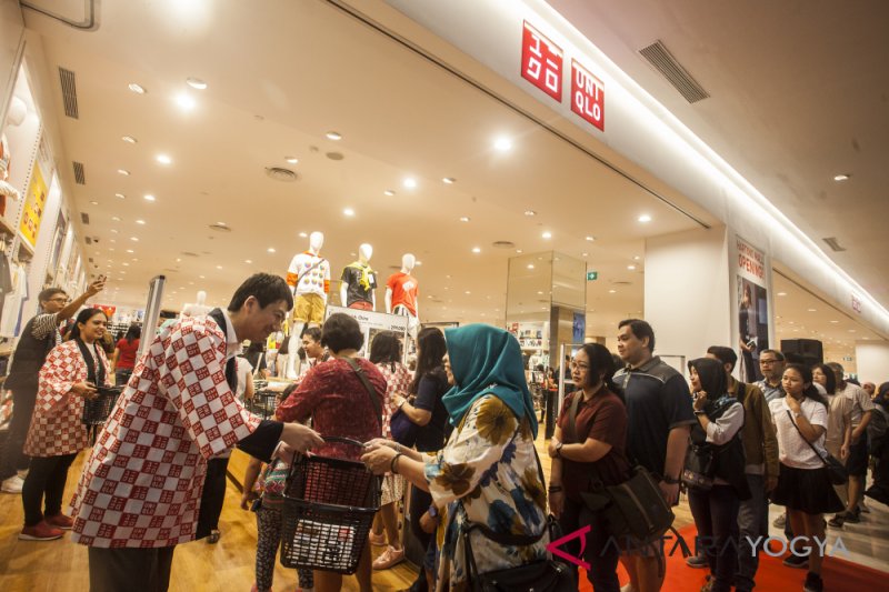 PEMBUKAAN TOKO UNIQLO DI YOGYAKARTA