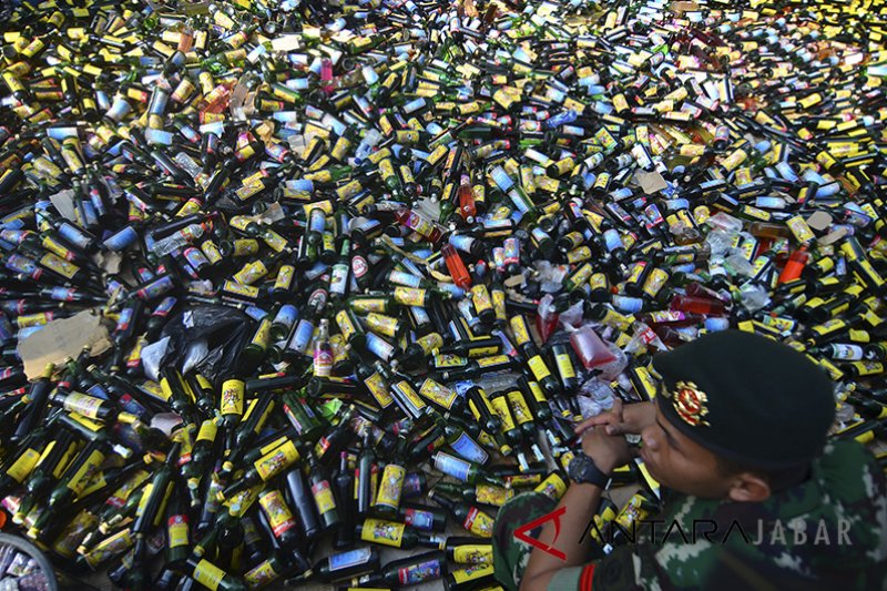 Polres Cirebon musnahkan minuman keras jelang ramadhan