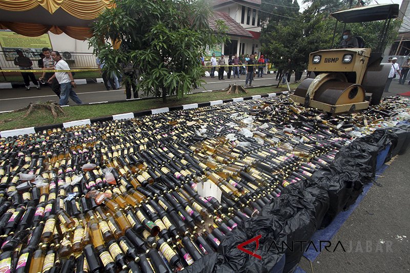 Polres Indramayu sita 4.172 botol minuman keras