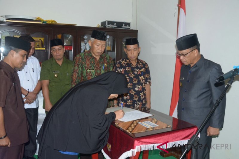 Bupati Lingga lantik Pejabat Pengawas Eselon IV