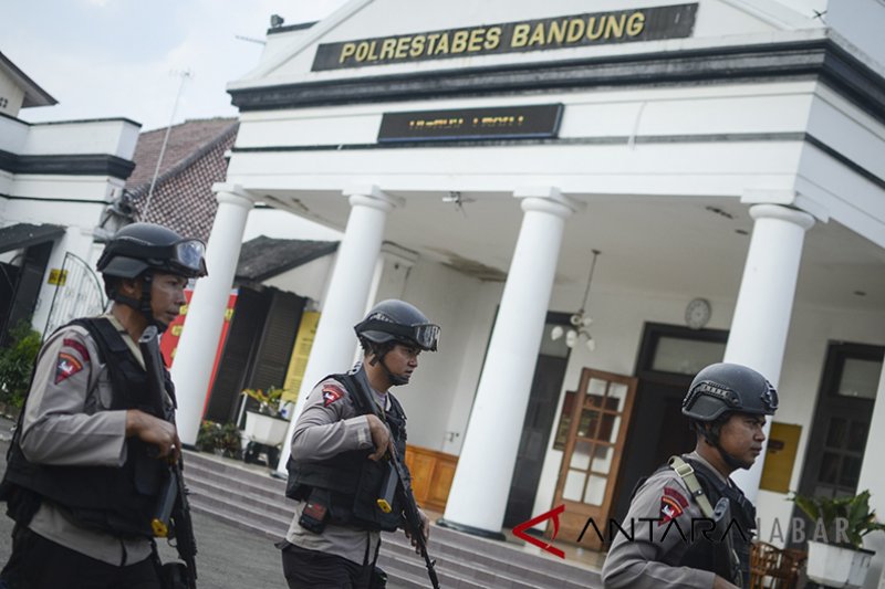 Polisi buru berandalan bermotor di Bandung