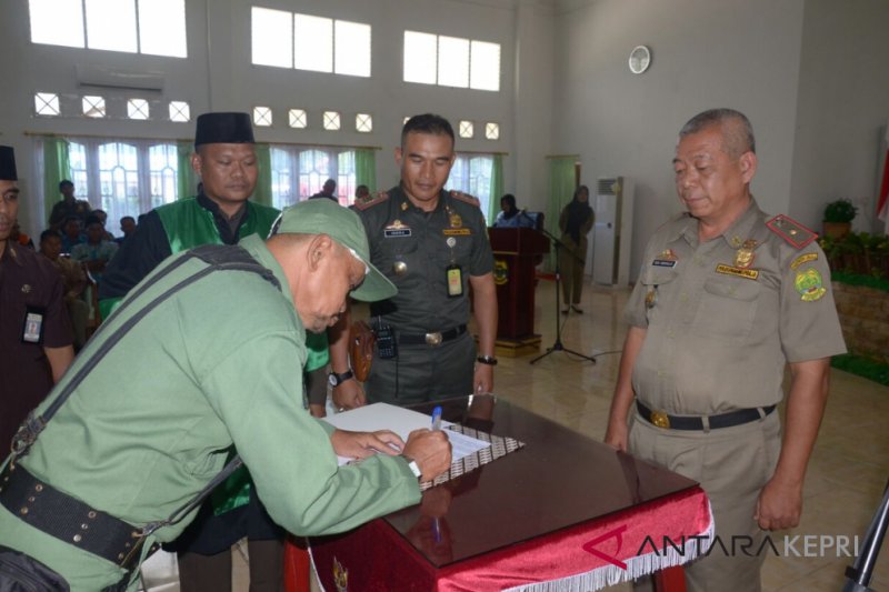 Wabup Nizar lantik Satlinmas Kabupaten Lingga