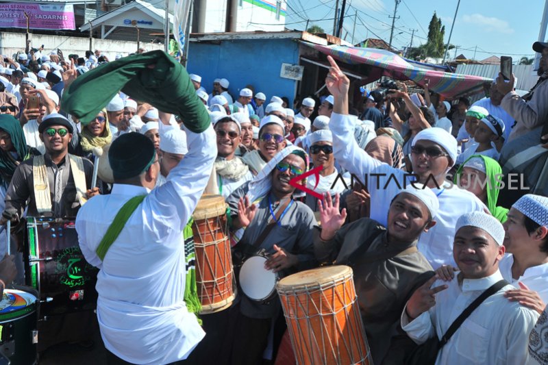 Ribuan warga tumpah ruah pada arak-arakan ziarah Kubro