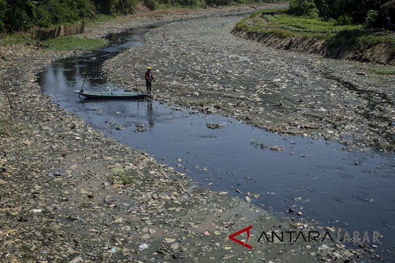 DLH imbau warga buang sampah tepat waktu