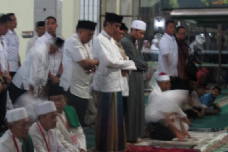 Presiden shalat tarawih di Masjid Agung Cilimus