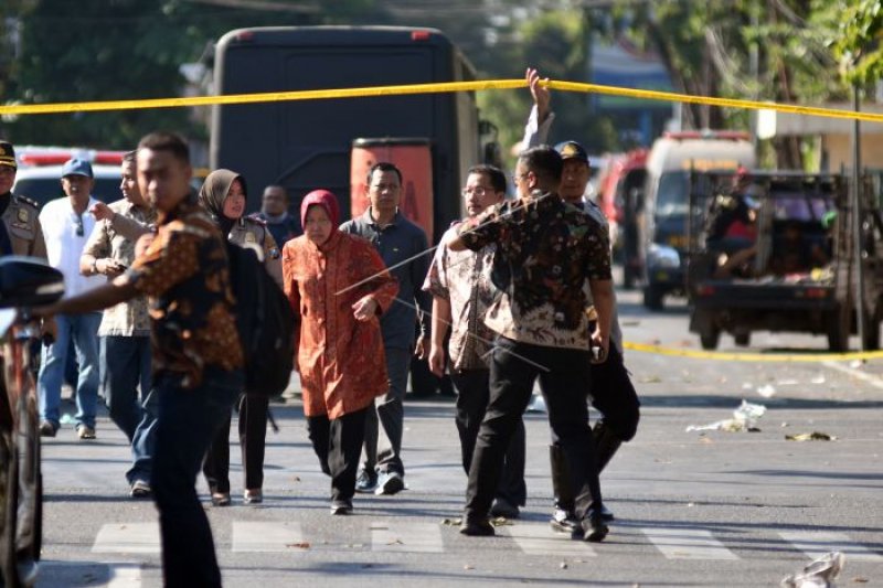 Pascaledakan bom di Surabaya