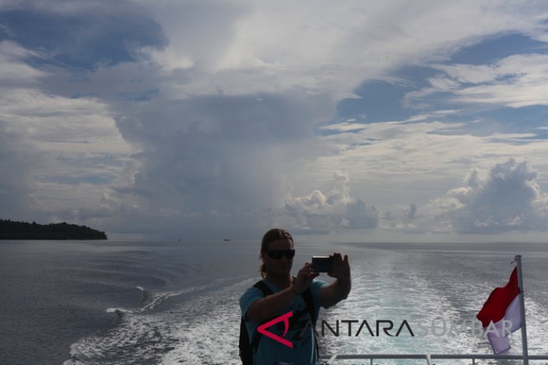 WISATAWAN MENTAWAI