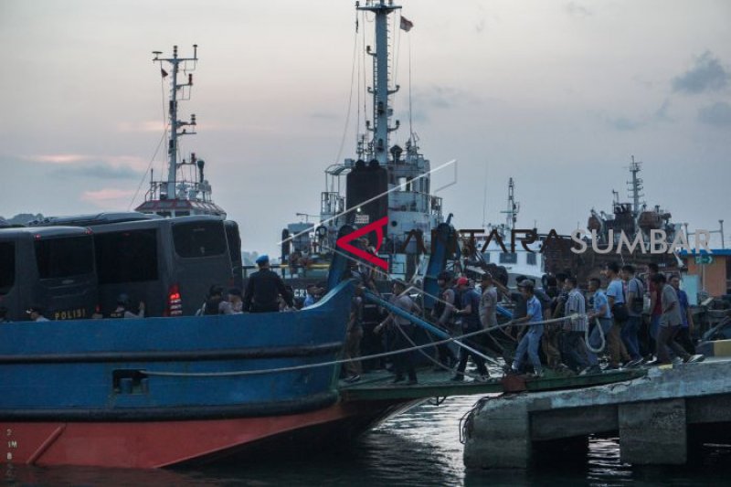 PEMINDAHAN NAPI TERORIS MAKO BRIMOB KE NUSAKAMBANGAN