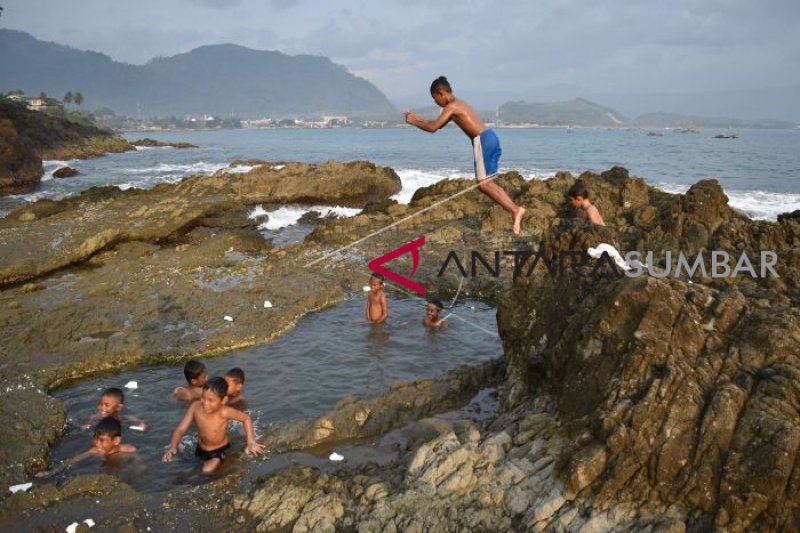 WISATA PANTAI CITEPUS PELABUHAN RATU