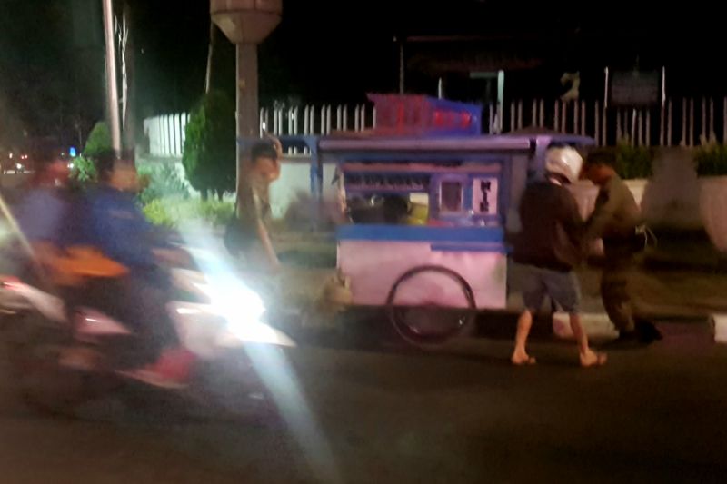 Pedagang Kaki Lima Dilarang Dekati Monas Saat Malam Takbiran Antara News