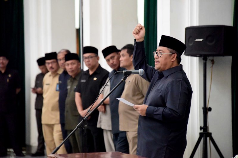 Gubernur Aher: perlakukan masyarakat sebagai pelanggan