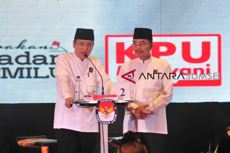 Paslon Calon Walikota/ Walikota Palembang unjuk Program di debat terbuka