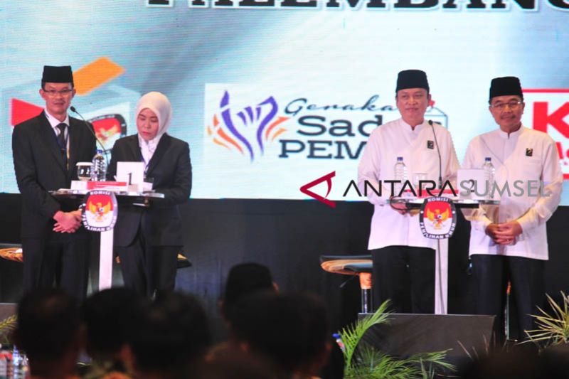 Paslon Calon Walikota/ Walikota Palembang unjuk Program di debat terbuka