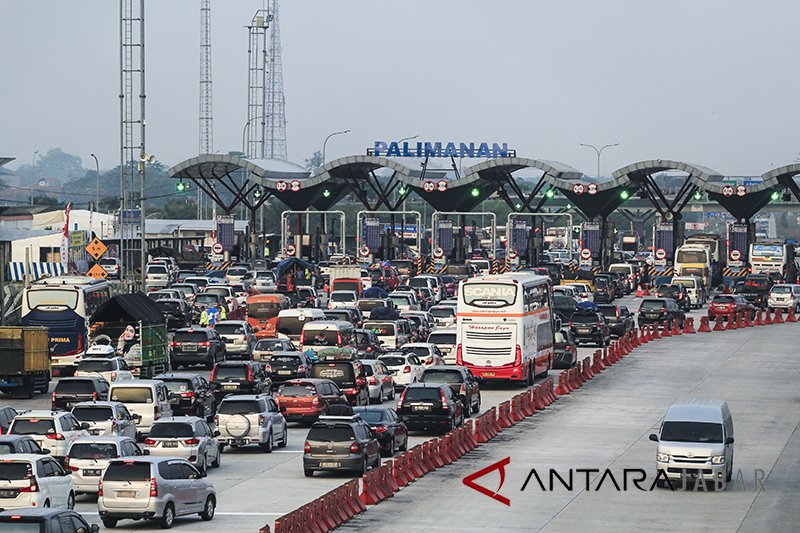 35.821 kendaraan lintasi Gerbang Tol Palimanan