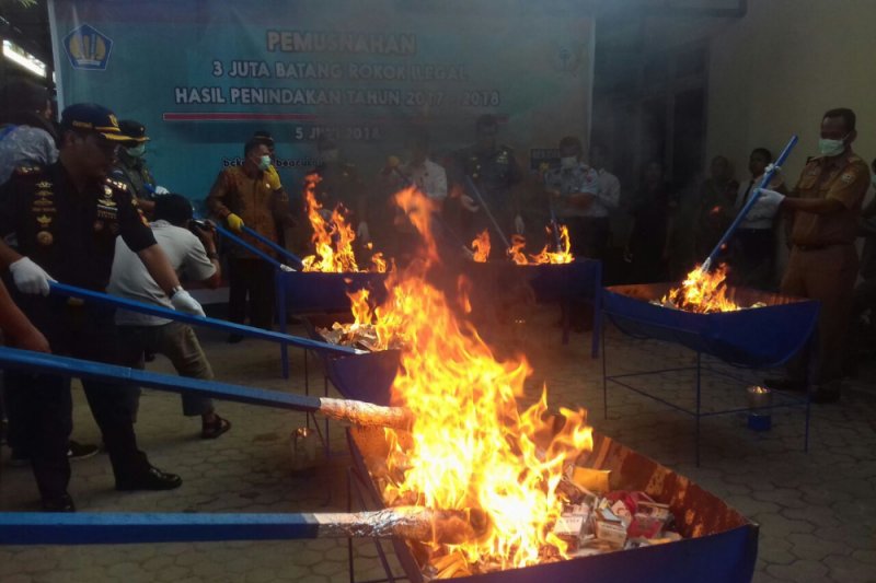 Beacukai musnahkan 3,5 juta batang rokok ilegal