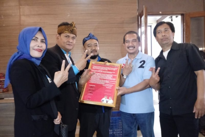 Buruh Kota Bandung deklarasi dukung untuk Yossi-Aries