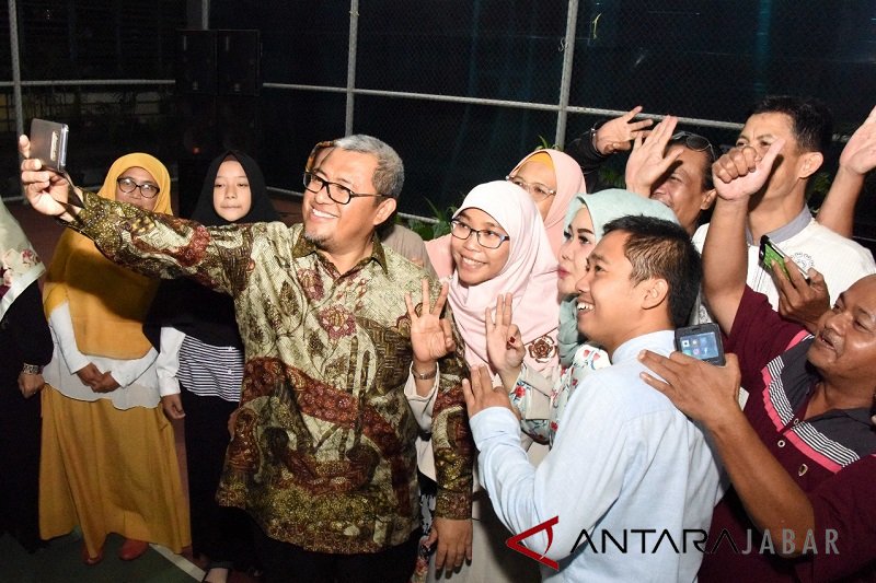 Ahmad Heryawan pamit ke tetangga