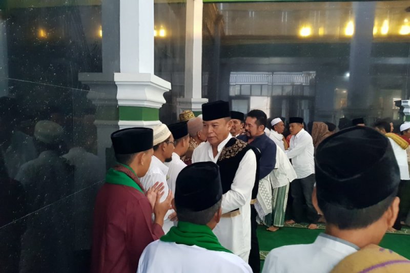 Cagub Tb Hasanuddin berlebaran di kampung halaman