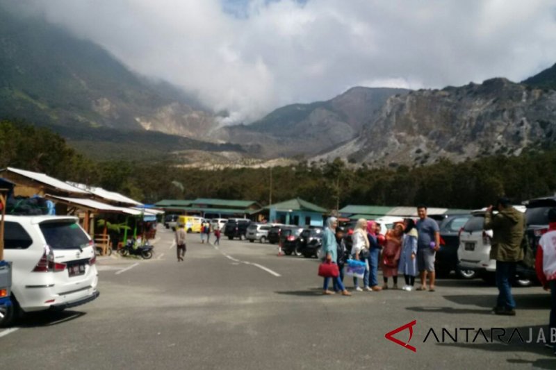 Telkomsel pasang mini tower di Gunung Papandayan