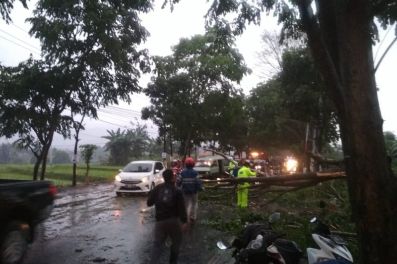 Jalan Raya Sukabumi-Cianjur sudah dapat dilalui