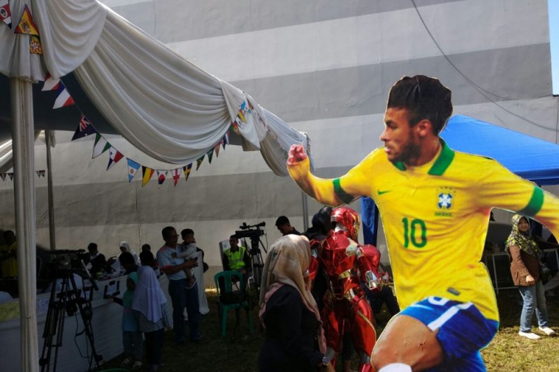 TPS Ridwan Kamil mencoblos usung tema Piala Dunia